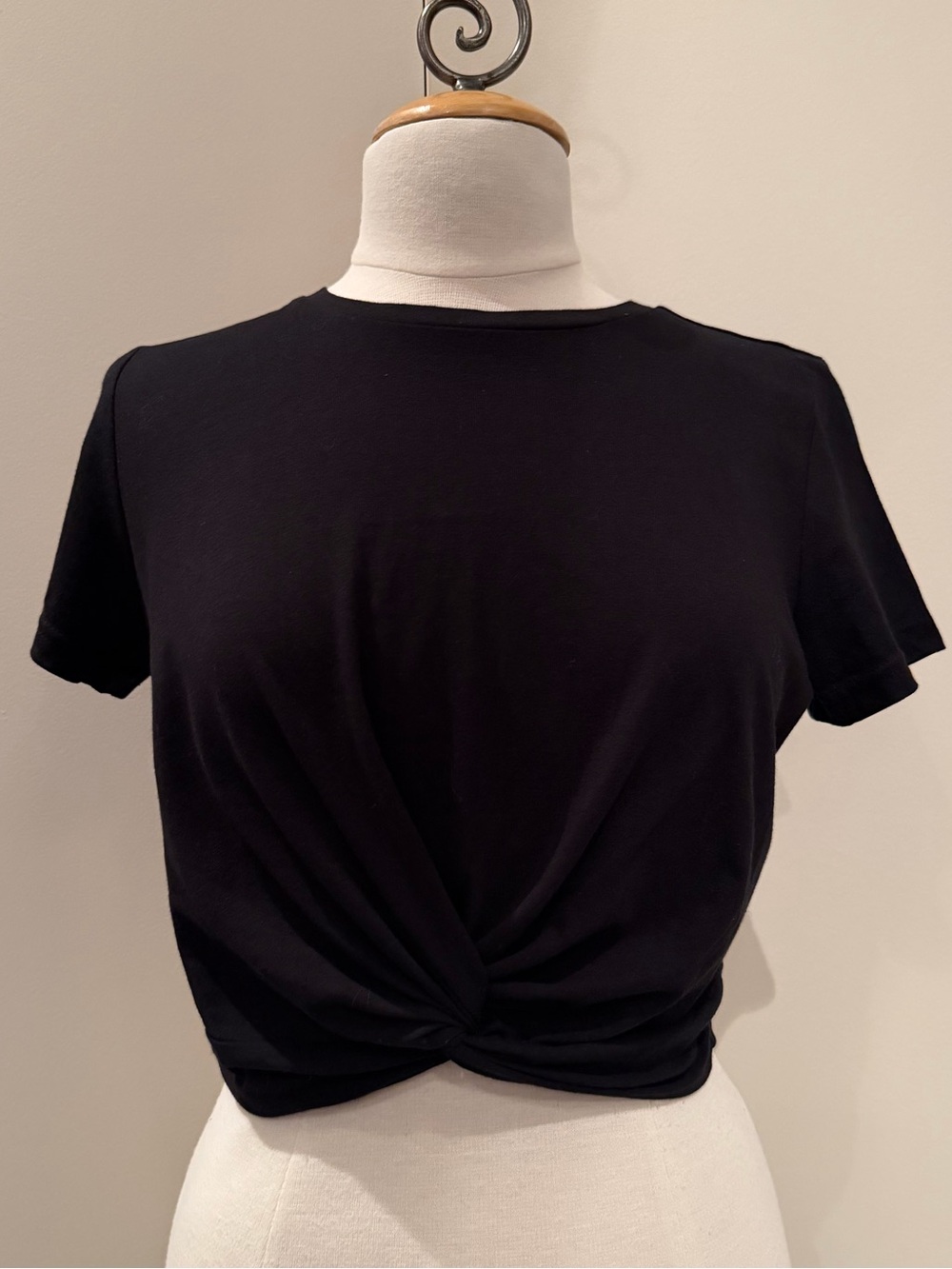 Forever 21 Black Twist-Front Cropped Tee